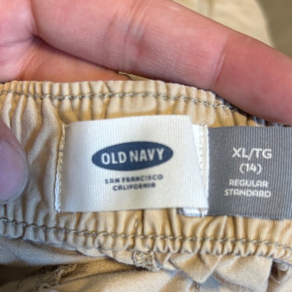 Old Navy Women's Tan Cargo Shorts - Picture 2 of 2